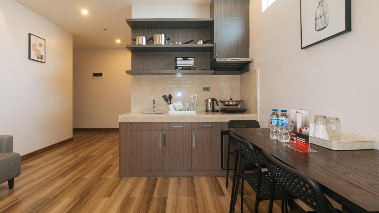 Reddoorz Plus @ Bez Tower And Residences San Juan San Juan  Экстерьер фото