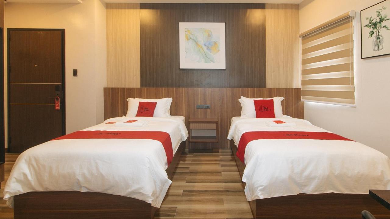 Reddoorz Plus @ Bez Tower And Residences San Juan San Juan  Экстерьер фото