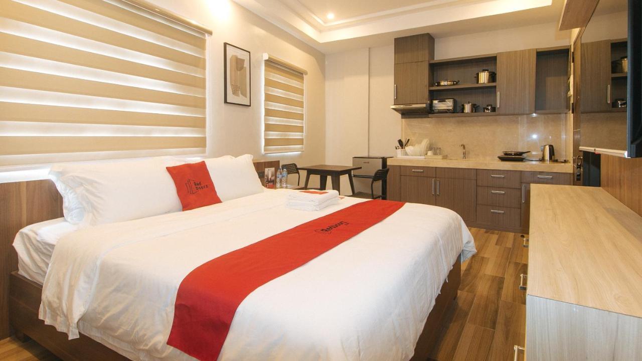 Reddoorz Plus @ Bez Tower And Residences San Juan San Juan  Экстерьер фото